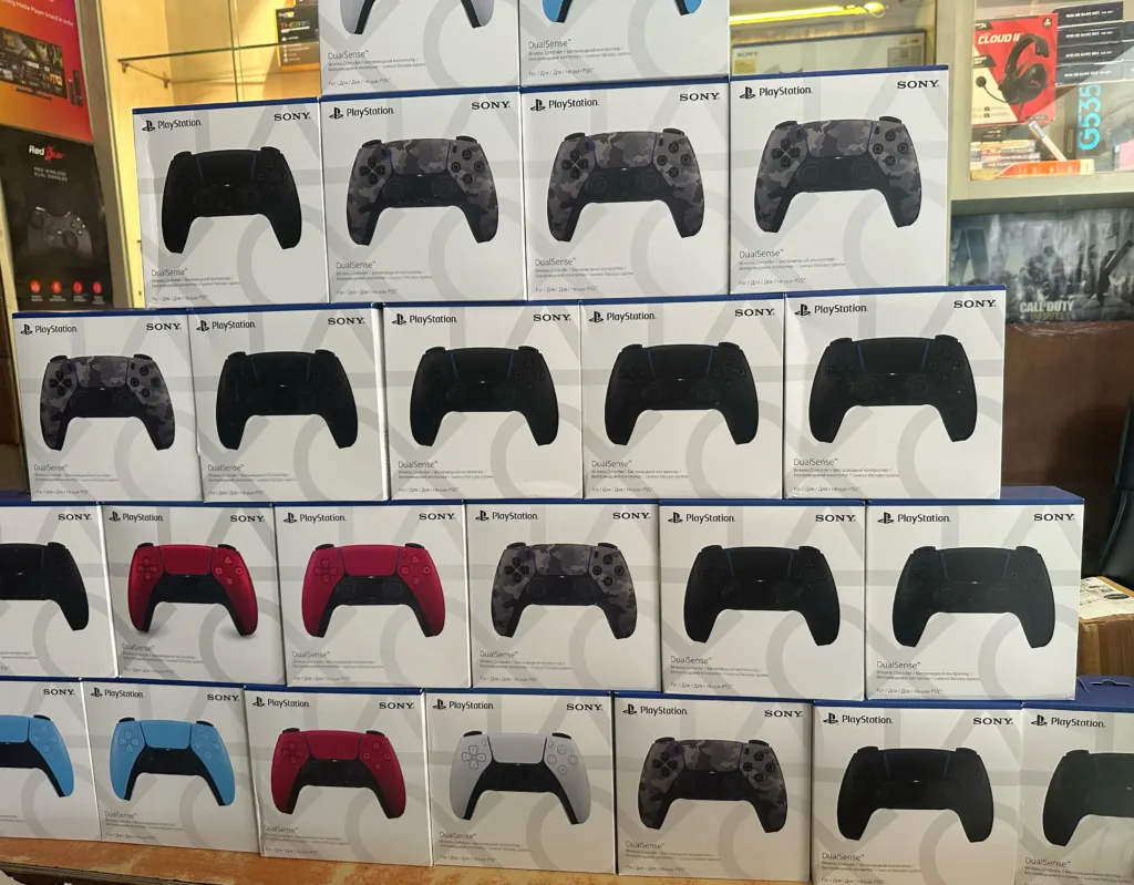 PS5 Dualsense Controllers in multiple quantity