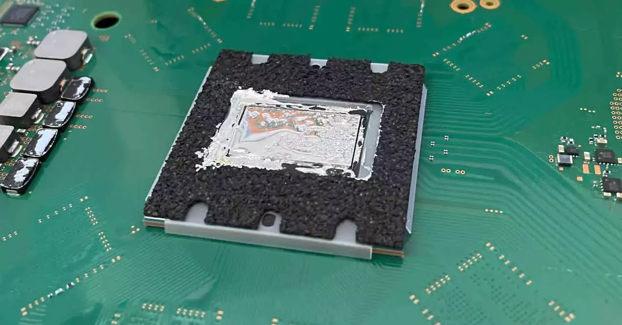 PS5 liquid metal thermal paste gathering on the CPU inside the console